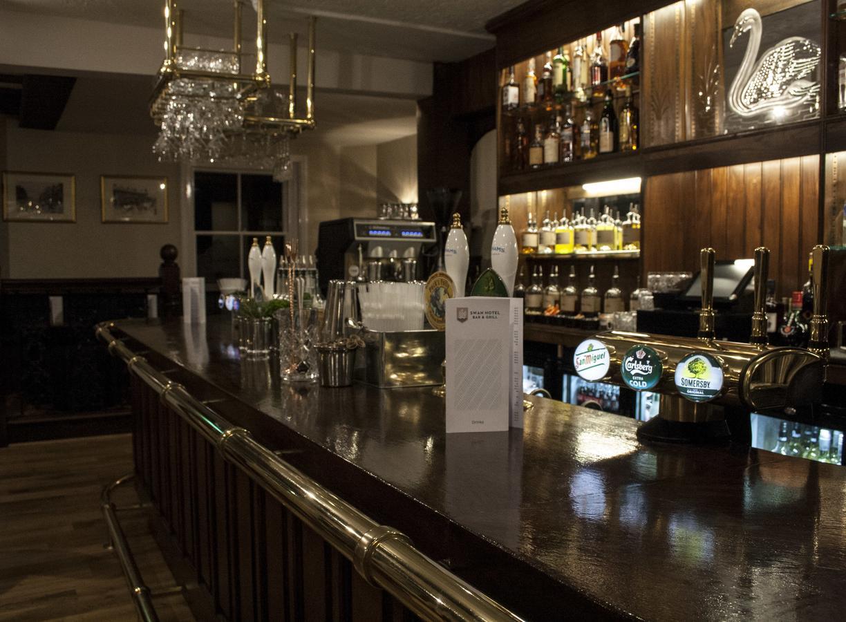 The Swan Hotel Bar And Grill マルドン エクステリア 写真